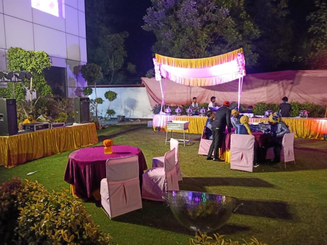 Hotel Sourav Park Inn Agra Agra  Zewnętrze zdjęcie